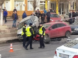 Масштабное ДТП на Мельницкой: неуправляемая иномарка разбила несколько машин и загорелась
