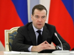Медведев сократил срок оформления паспорта РФ до 30 дней