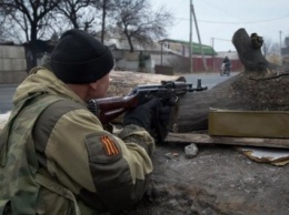 За сутки боевики 62 раза обстреляли позиции военных на Донбассе