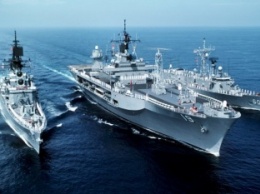 США направили в Южно-Китайское море корабли ВМС и авианосец на дежурство