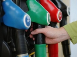 Российские нефтяники грозятся повысить цены на бензин до 80 рублей за литр