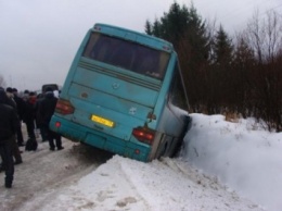 Под Красноярском пассажирский автобус улетел в кювет