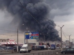 В Москве горит торговый центр «Водный»