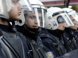 В Турции полиция строит баррикады у здания оппозиционной газеты Zaman