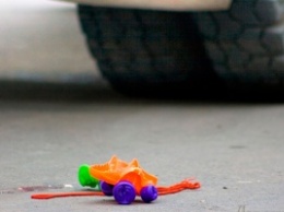 Шокирующее ДТП в Житомире: Peugeot влетело в остановку насмерть задавив 8-летнего ребенка