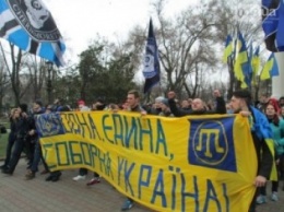 В Одессе ультрас прошли маршем по городу - впервые после трагедии 2 мая 2014 года