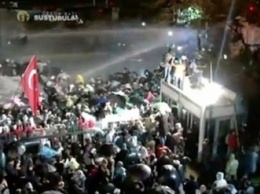 Журналистка RT попала под полицейскую атаку в Турции