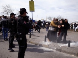 Полиция Турции стрельбой разогнала митинг женщин, приуроченный к 8 Марта