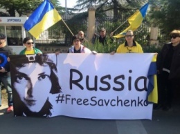 Free Savchenko: тысячи грузин выстроились в живую цепь в поддержку летчицы