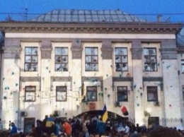 В Госдуме призвали послать спецназ для защиты посольства России в Киеве