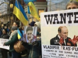 Украинцы в Лондоне пикетируют посольство России