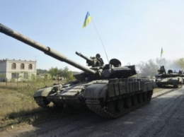 В Станице Луганской пьяный механик ВСУ на танке сбил элетроопору