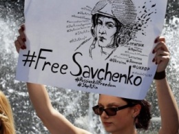 В Киеве под российским посольством проходит митинг в поддержку Савченко