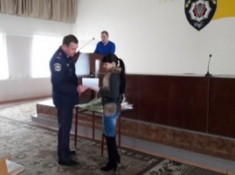 Начальник Добропольского отделения полиции поздравил коллег-женщин с 8 Марта