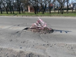 Это не яма, а окоп, - николаевец о дорогах в городе