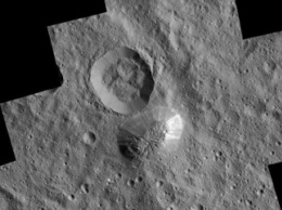 Зонд Dawn сделал новые фото загадочной пирамиды на поверхности Цереры