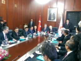 П.Порошенко призвал парламент Турции признать геноцидом депортацию крымских татар в 1944 году
