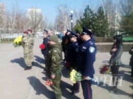 В Мариуполе возложили цветы к памятнику Т.Г.Шевченко