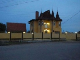 Мариуполец хочет обменять двухэтажный дом на две квартиры в Донецке