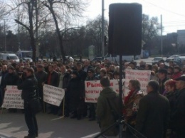 В Запорожье предприниматели вышли под стены мэрии, требуя не повышать стоимость земли