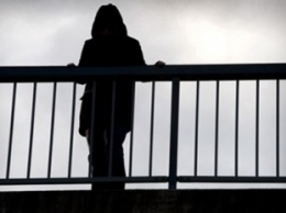 В Закарпатской обл. 16-летняя девушка пыталась покончить жизнь самоубийством, спрыгнув с моста