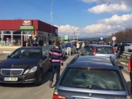 В Закарпатской обл. автомобили с иностранными номерами заблокировали движение на украино-словацкой границе