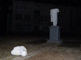 Активисты снесли памятники Ленину и Кирову на Харьковщине
