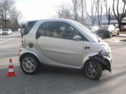 День ДТП: столкнулись Smart и ВАЗ, а SsangYong и Renault сбили двух пешеходов