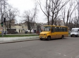 В центре Одессы маршрутчики устроили парад грязных автобусов (ФОТО)