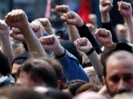 Во Франции ультраправые радикалы устроили митинг против мигрантов