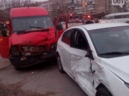 В Запорожье во время вчерашней аварии с маршруткой пострадали четверо пассажиров, - полиция