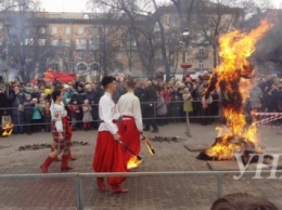 Чучело зимы сожгли в Запорожье