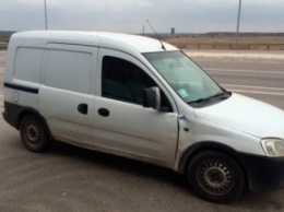 В Житомирской обл. правоохранители остановили автомобиль, в котором обнаружили 65 кг янтаря