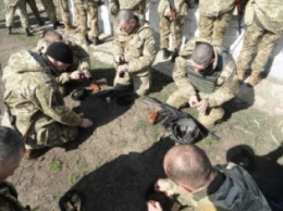 Контрактники 198-го Учебного центра ВМС Украины в Николаеве проходят тактические учения и огневую подготовку