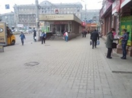 Было-стало: как выглядит Вокзальная площадь после рейдов полиции (ФОТО)