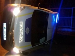 В Киевской обл. легковушка врезалась в полицейский автомобиль, правоохранитель пострадал