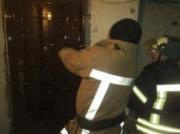 Краматорские спасатели с помощью фомки открывали дверь