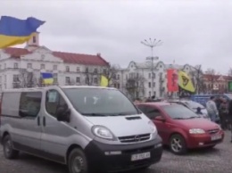 В Чернигове устроили автопробег в поддержку Надежды Савченко