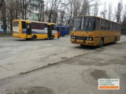 На Ингулец вернули автобусы большой вместимости и "забыли" предупредить пассажиров об изменении расписания