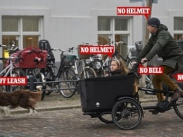Принц датский Фредерик возит дочь в детский сад на велосипеде, нарушая ПДД