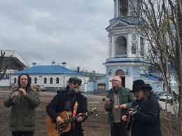 Борис Гребенщиков спел у воронежского Покровского храма