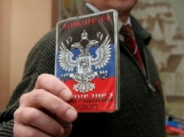 Сохраняйте украинские паспорта: российские таможенники не признают "документы" "ДНР"