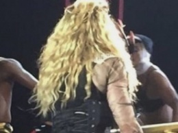 Смотрите, какой, иногда, бывает Мадонна на сцене