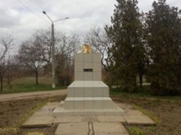 В Запорожской области демонтировали памятник Ленину