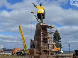 В Запорожье устроили прощание с памятником Ленину