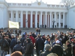 Одесситы пикетируют горсовет (ФОТО, ВИДЕО)