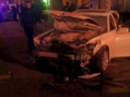 В Одессе пьяные мажоры на Lexus "прибавили газку" и разнесли охранный автомобиль (ФОТО)