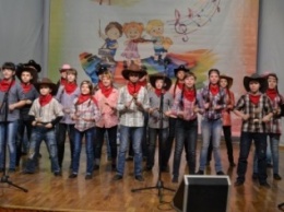 Юные музыканты выступают на фестивале "Виват, талант!" в Днепродзержинске