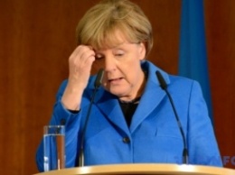 Меркель заявляет, что ЕС не может оставить Грецию в беде