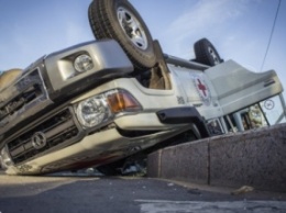 Автомобиль Красного Креста попал в аварию в Донецке